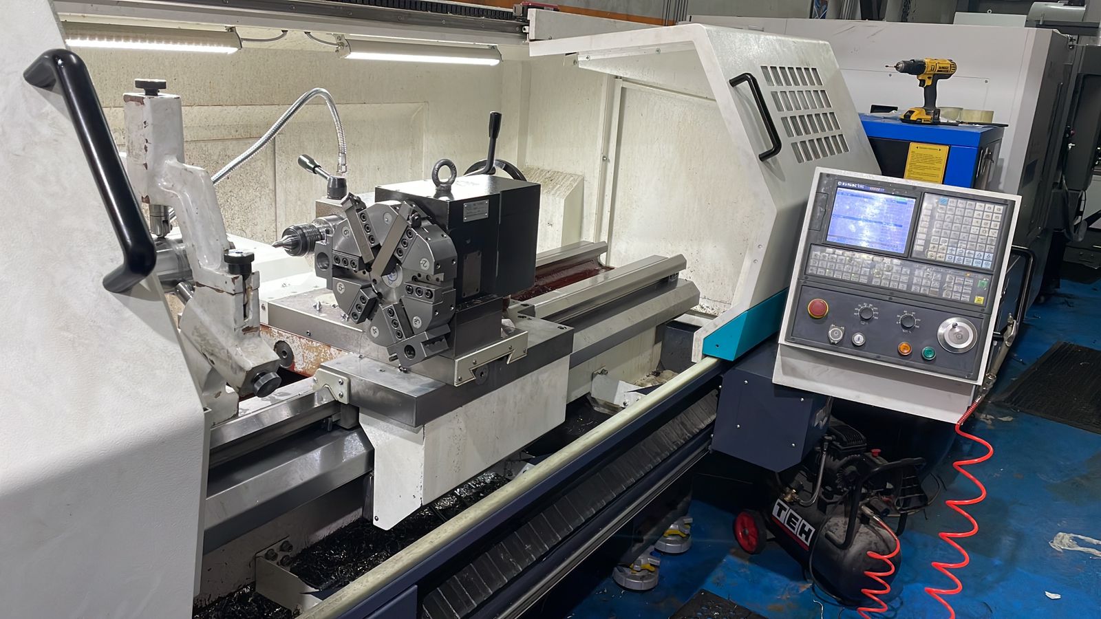 Torno CNC DMTG 6150 Z / 1500
